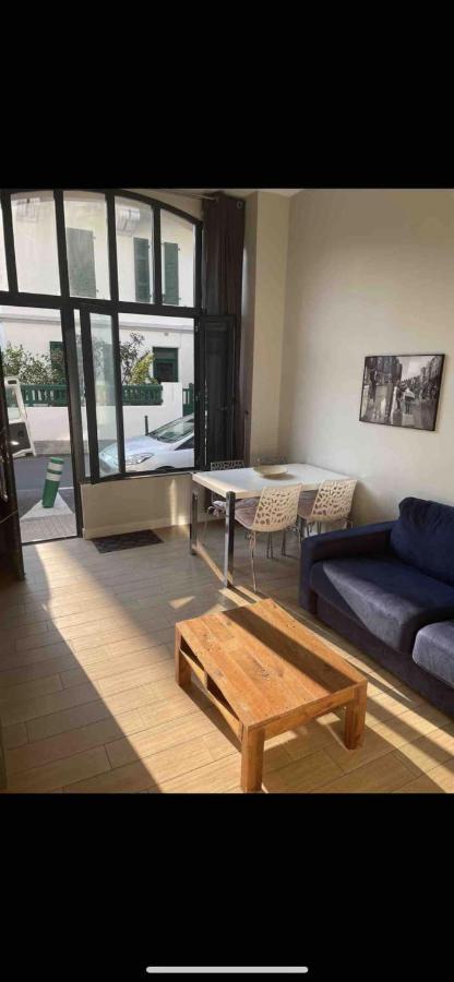T3 Avec Patio à 300m De La *